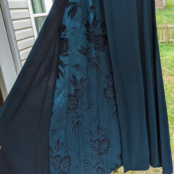 Dressy Betsy Emerald Green split front - Picture 3 of 8